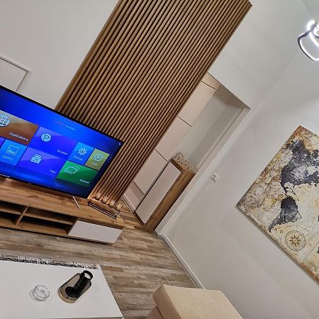New Modern Apartment In The Center Of Тирана Екстер'єр фото