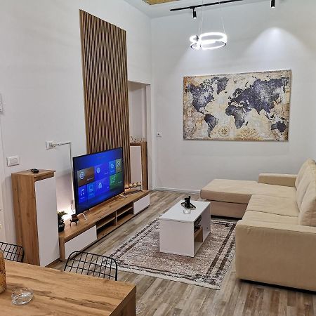 New Modern Apartment In The Center Of Тирана Екстер'єр фото