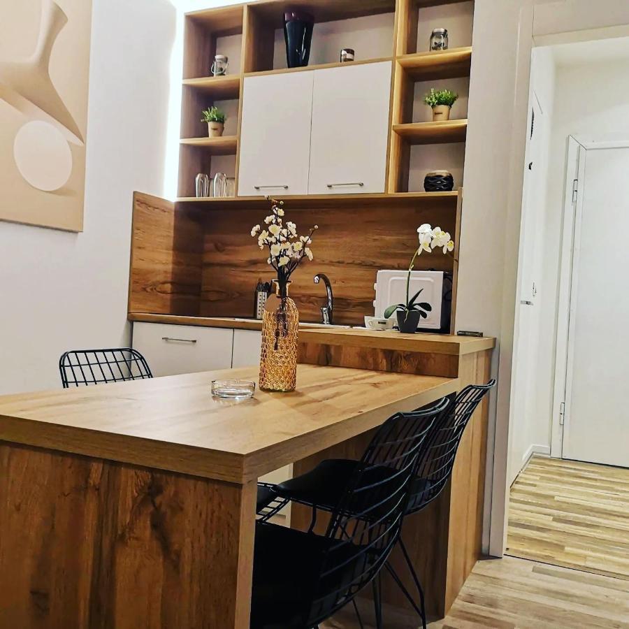 New Modern Apartment In The Center Of Тирана Екстер'єр фото