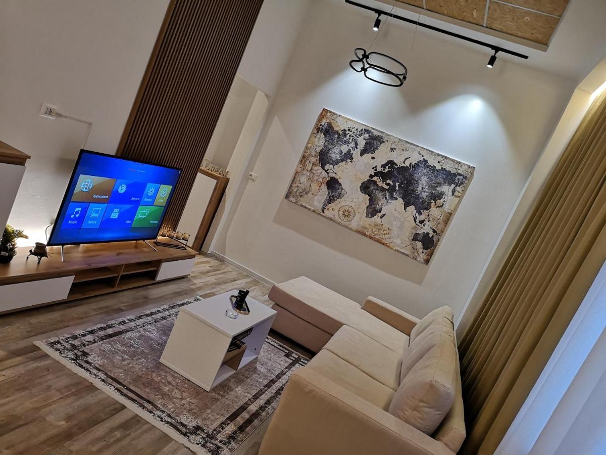 New Modern Apartment In The Center Of Тирана Екстер'єр фото