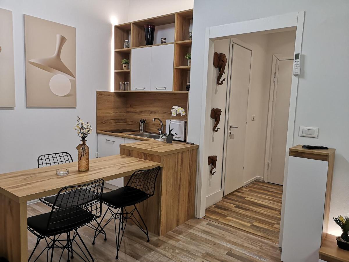 New Modern Apartment In The Center Of Тирана Екстер'єр фото