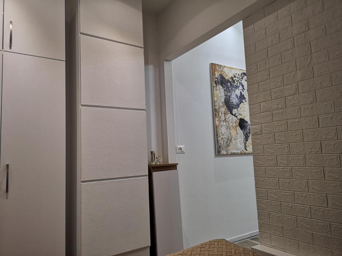 New Modern Apartment In The Center Of Тирана Екстер'єр фото