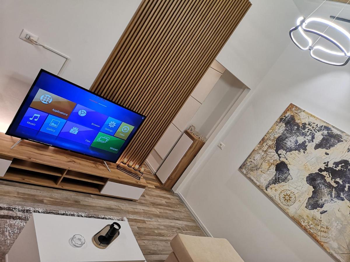 New Modern Apartment In The Center Of Тирана Екстер'єр фото