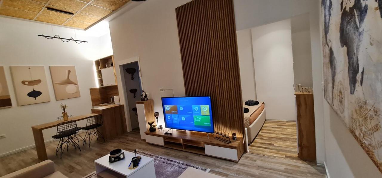 New Modern Apartment In The Center Of Тирана Екстер'єр фото