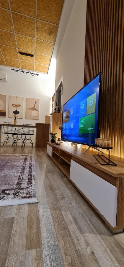 New Modern Apartment In The Center Of Тирана Екстер'єр фото
