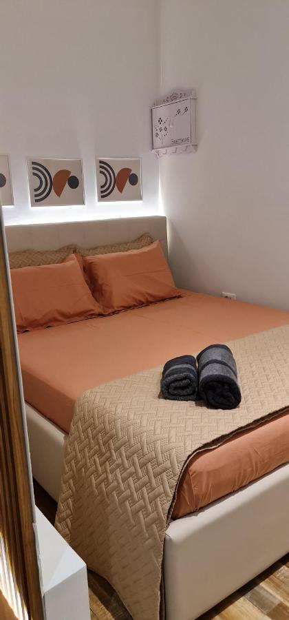 New Modern Apartment In The Center Of Тирана Екстер'єр фото