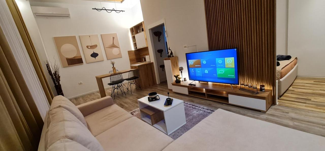 New Modern Apartment In The Center Of Тирана Екстер'єр фото