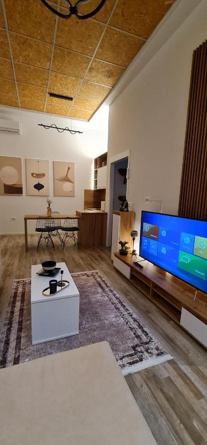 New Modern Apartment In The Center Of Тирана Екстер'єр фото
