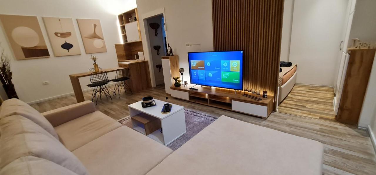 New Modern Apartment In The Center Of Тирана Екстер'єр фото