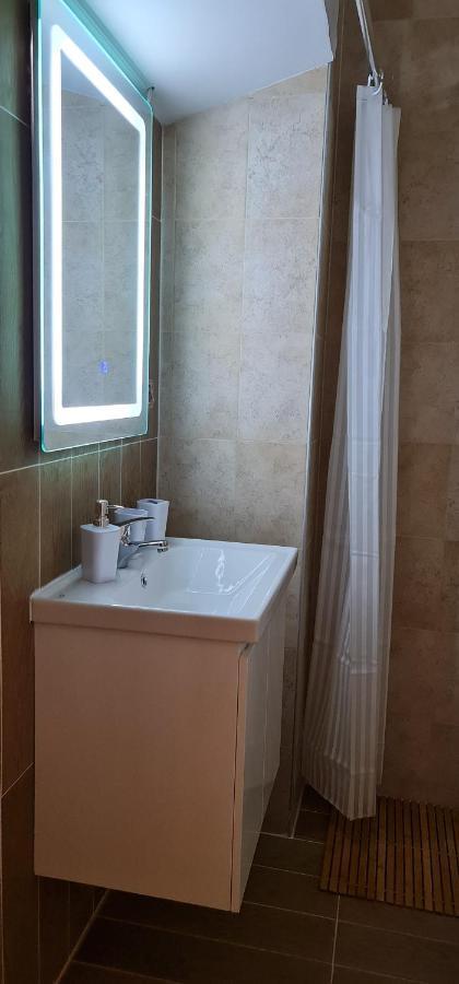 New Modern Apartment In The Center Of Тирана Екстер'єр фото