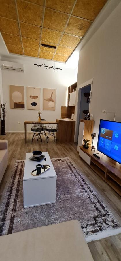 New Modern Apartment In The Center Of Тирана Екстер'єр фото